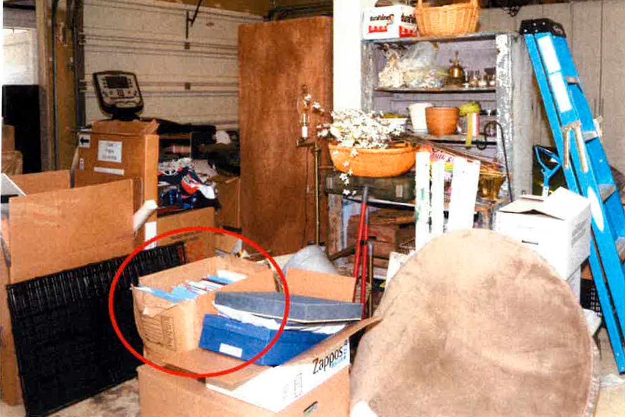 Imagen del garaje de Biden en el que se hallaron los documentos. (Justice Department via AP)