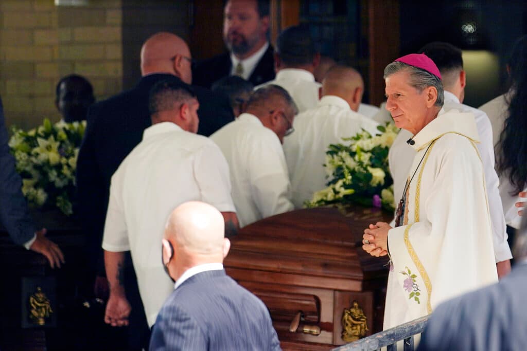 Joe e Irma comenzaron su relación en la escuela secundaria y según su obituario “floreció en un amor hermoso y amable".
<br>