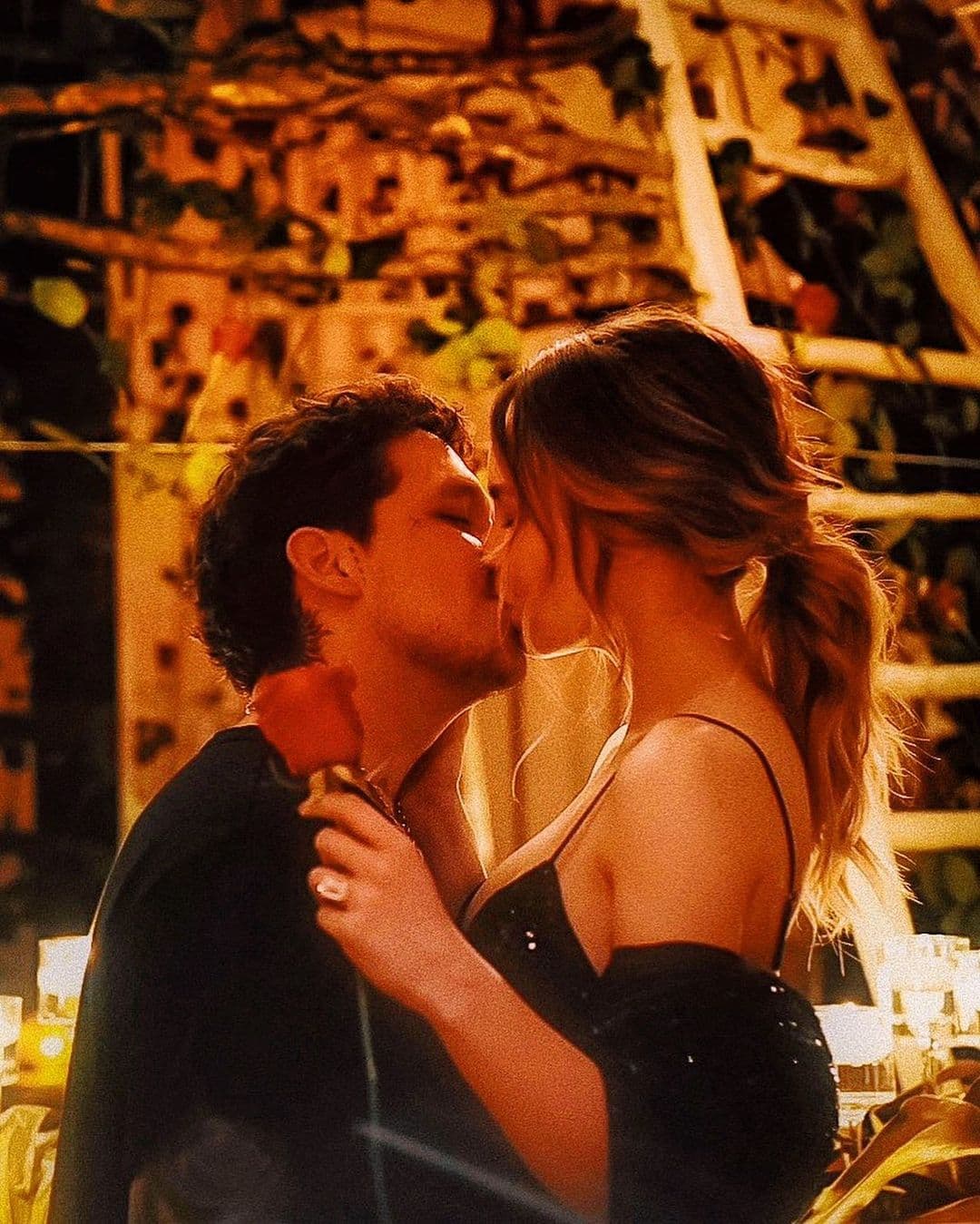 <b><a href="https://www.univision.com/temas/christian-nodal">Belinda y Christian Nodal</a></b> sorprendieron este 25 de mayo al anunciar que se comprometieron en matrimonio.
<br>