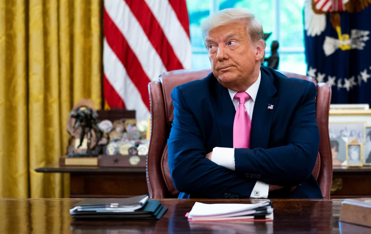 <b>"¿Por qué tenemos aquí a estas personas de países que son un hueco de mierda?"</b>. El presidente dijo en una reunión en el Despacho Oval que Estados Unidos debería recibir a inmigrantes de países como Noruega y no de otros como Haití, El Salvador o naciones africanas. Sucedió en enero de 2018, durante una discusión sobre 
<a href="https://www.univision.com/noticias/politica/trump-califica-de-paises-de-mierda-a-algunos-lugares-que-son-origen-de-la-inmigracion"><u>las protecciones migratorias que Estados Unidos brinda a ciertos ciudadanos</u></a>.
<br>