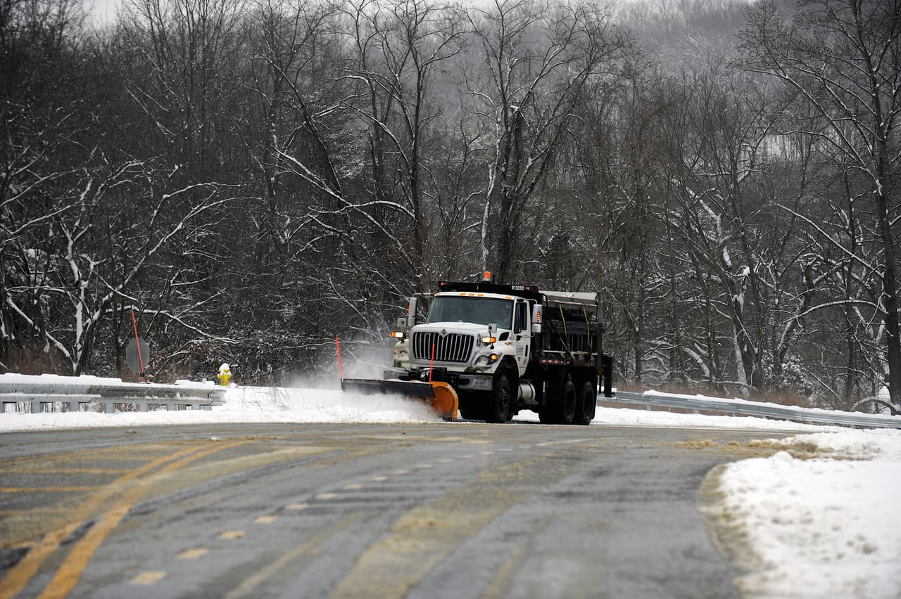 Caltrans advierte sobre vías peligrosas por nieve en el área de Grapevine 