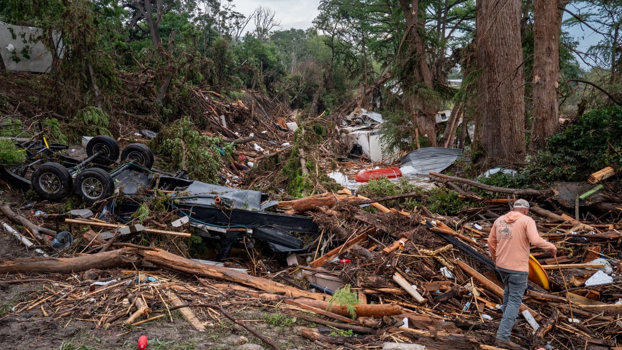 ¿Fallaron las alertas? Tragedia en Texas tomó por sorpresa a cientos de familias mientras dormían