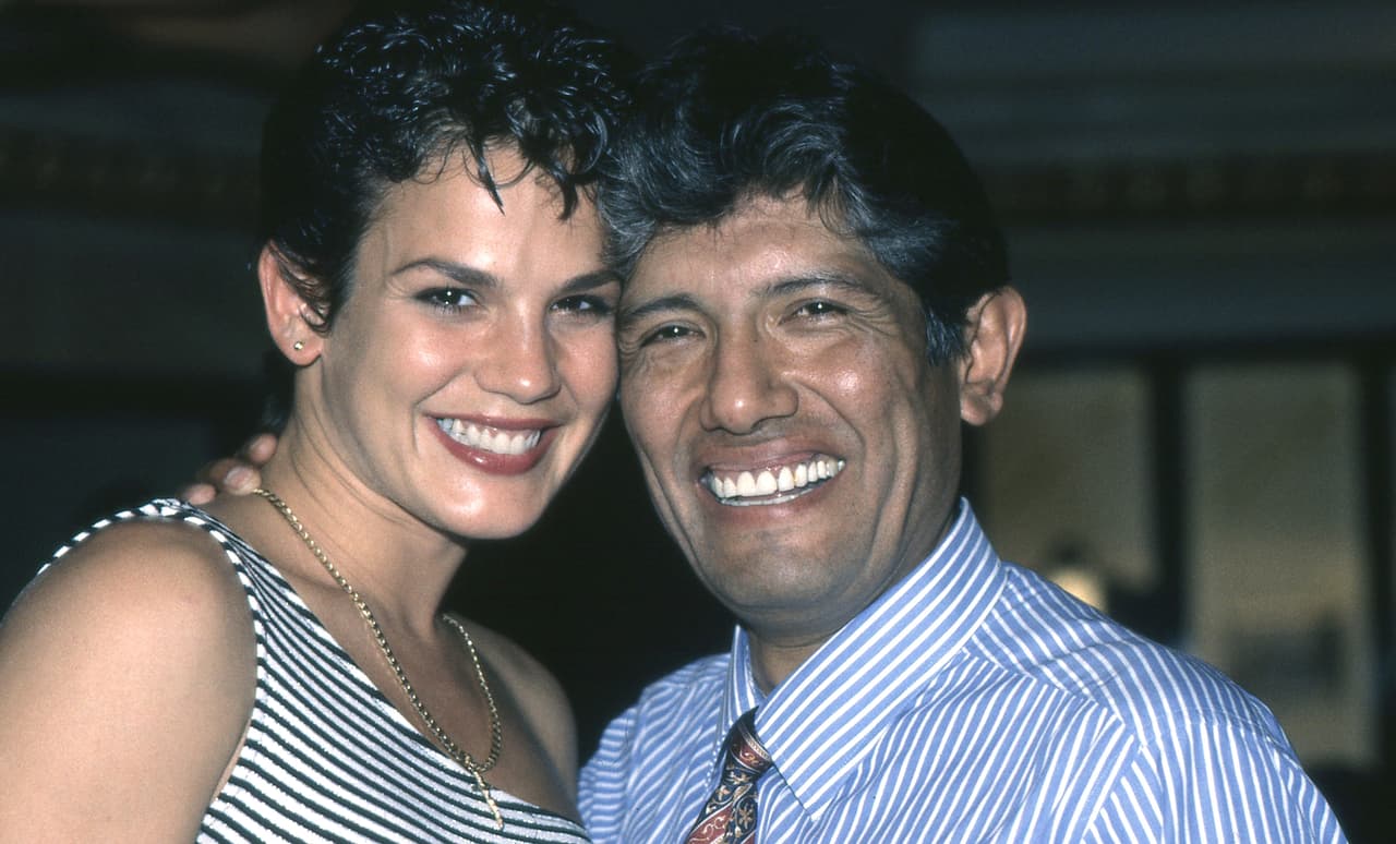 La actriz negó haberle sido infiel al creativo y a casi dos décadas de la polémica lo sostiene: "Juan y yo teníamos ya muchos problemas de pareja cuando él contrató a Bobby para la novela (‘Velo de novia’), el romance no se consolidó hasta que yo me fui de casa de Juan obviamente, por Bobby, él dijo: 'Necesitas resolver ese punto y eso yo nunca lo voy a negar, honor a quien honor merece", dijo en 'De primera mano' el 8 de diciembre de 2021.