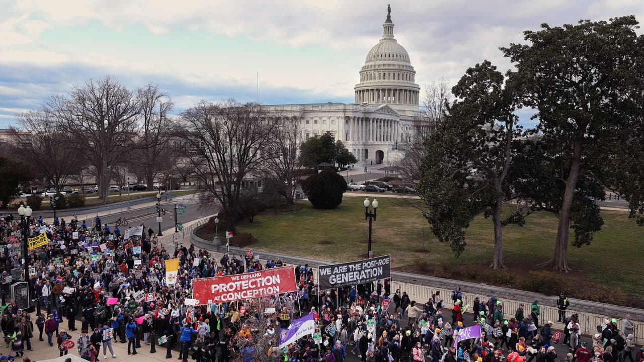 Miles de personas se manifestaron en contra del aborto este viernes en el centro de Washington DC, en la Marcha Nacional por la Vida.