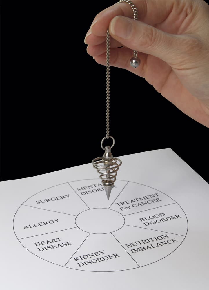 Hay quienes también hacen gráficas como ésta, en donde se ponen más posibilidades. Todos pueden confeccionar su propia tabla con "respuestas", como de terapias, chakras o en este caso, enfermedades.