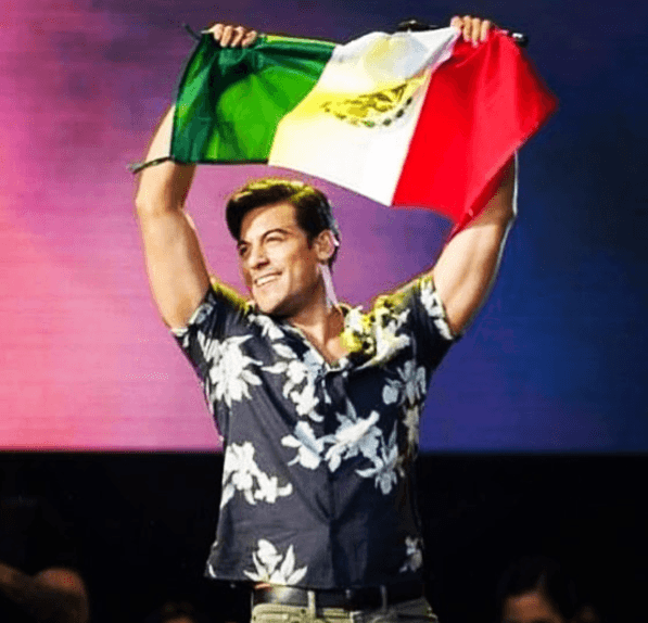 El originario de Huamantla, Tlaxcala, también invitó al público para continuar apoyando todas las iniciativas y además, señaló que él forma parte de Love Army México, por lo que exhortó a la gente que vive fuera de México a seguir contribuyendo a esta causa.