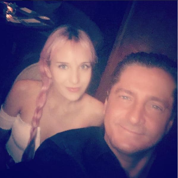 De acuerdo con la revista Quien, Alejandro considera que su retoño es el vivo retrato de su madre, Marcela Basteri.