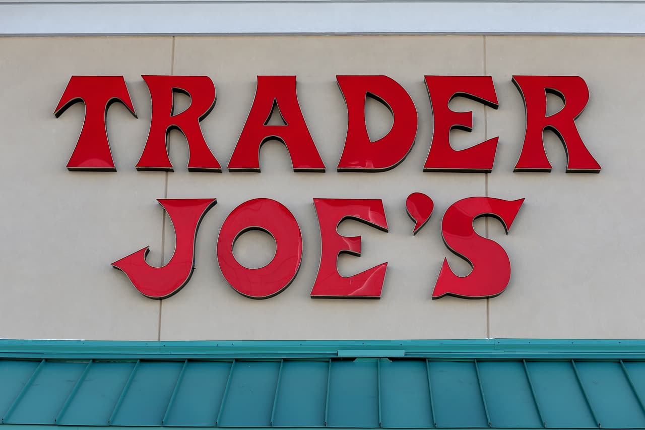 El día de Acción de Gracias sigue siendo un evento, que para muchas familias, es el momento para disfrutar de la compañía de sus seres queridos. Por esta razón, tiendas como Trader Joe's han decidido cerrar sus puertas durante este Thanksgiving para permitir que sus empleados puedan disfrutar el día con sus familias.