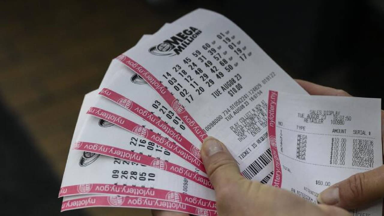 4. 
<b>$1.602 mil millones de <a href="https://www.univision.com/local/arizona-ktvw/mega-millions-deja-cuatro-ganadores-arizona">Mega Millions</a></b>, ganados el 8 de agosto de 2023 en Florida.