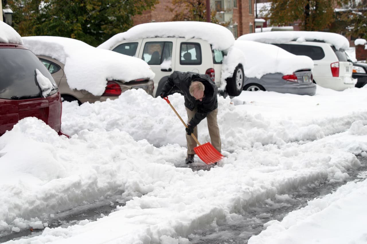 <h2 class="cms-H2-H2">Buffalo, Nueva York</h2>
<br>
<br>Esta ciudad, al norte del estado de Nueva York, ha sido ya afectada por nevadas, de acuerdo con el centro del NWS allí, que añadió que las condiciones para viajar en la zona serán de “difíciles a imposibles” debido a las ventiscas, los caminos congelados y la falta de visibilidad. A través de su cuenta de Twitter, el centro añadió que las temperaturas rondarán entre los -10º F (-23.3º C)y los -25º F (-31.6º F) a lo largo del viernes. 
<br>