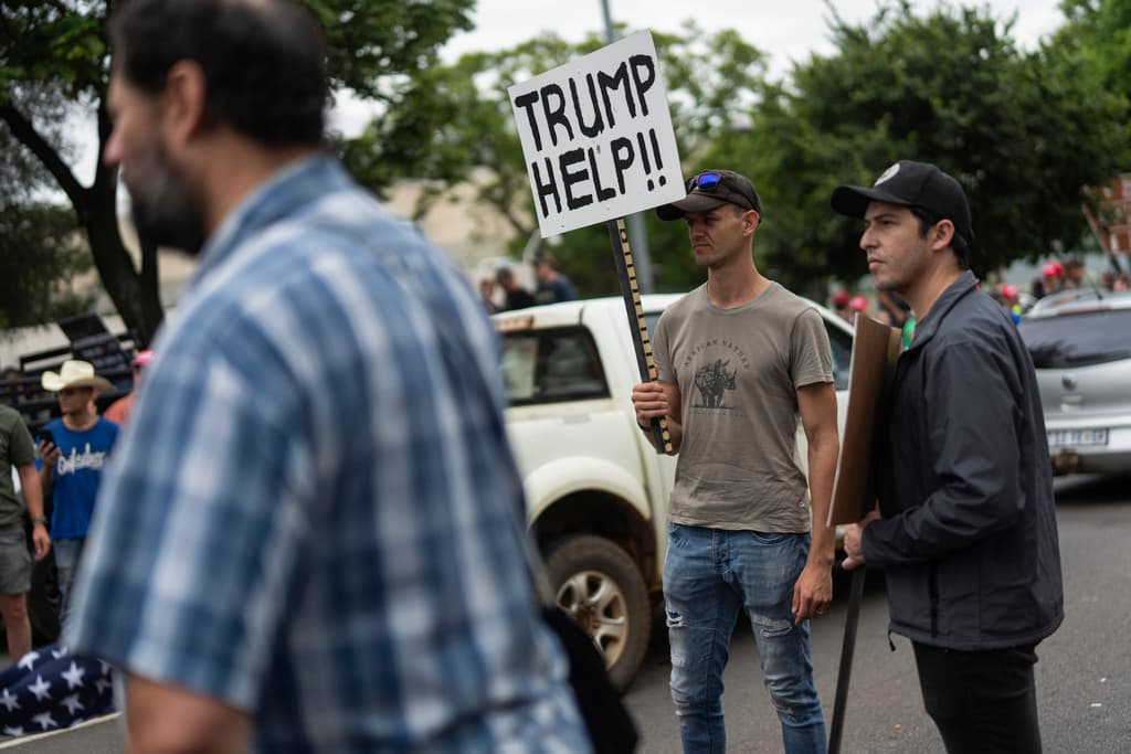 Sudafricanos blancos en EEUU: ¿de qué huyen los 'afrikaners' acogidos como refugiados por la administración Trump?