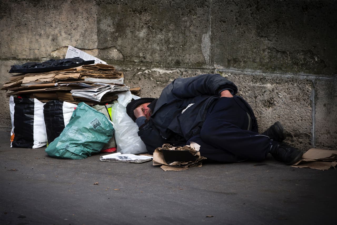Entre 2020 y 2022, la población en situación de calle en el estado 
<b>incrementó un 6.2%</b>, que representa 9,973 personas. Se estima que hay 44 personas sin hogar por cada 10,000 personas.