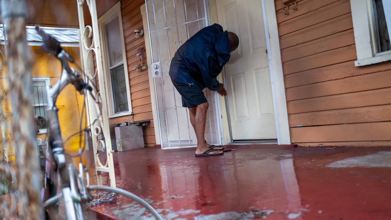 Huracán Milton: ¿Por qué hay personas que se resisten a dejar su casa para ir a refugios?