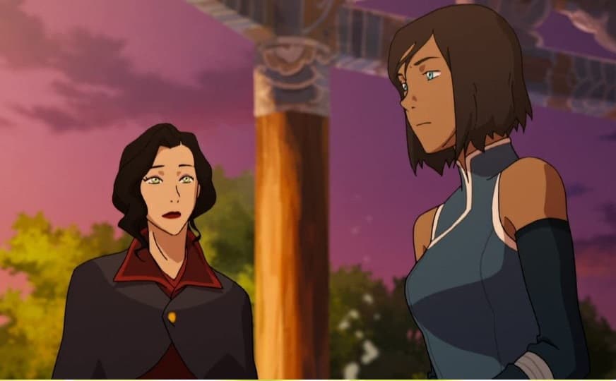 Sin embargo, para lograrlo los creadores de ‘La leyenda de Korra’ (2012), Mike DiMartino y Bryan Konietzko, tuvieron que pedir permiso a Nickelodeon. Eso sí, el canal se los permitió auqnue fue con ciertos límites como no mostrar besos entre ambas (según lo comentaron en su perfil de Tumblr en 2014).