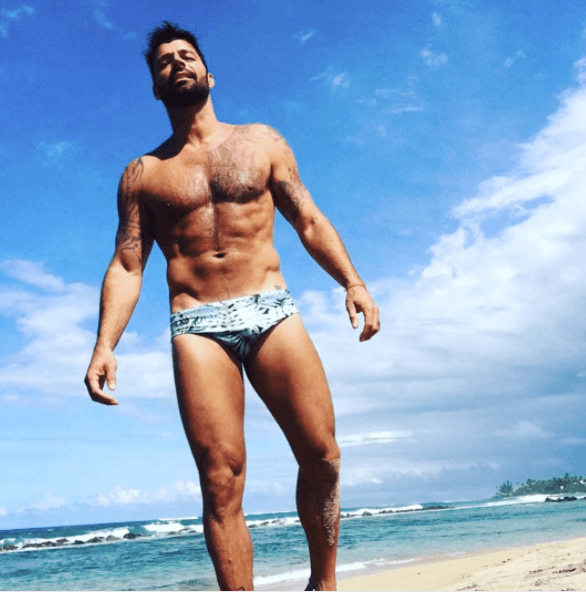 El cantante boricua regularmente utiliza sus pocos días libres para usar su mejor medicina: el sol, e ir a la playa adonde quiera que vaya.
