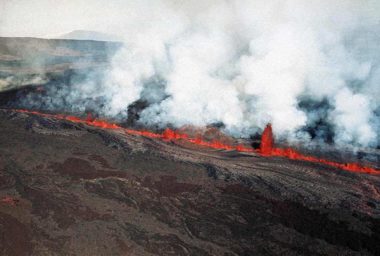 <b>Puesto 16: Mauna Loa, Hawaii. Índice de amenaza general: 131. </b>Es uno de los cinco volcanes que forman la isla de Hawaii. A pesar de que su hermano el Kialuea ha capturado las más recientes noticias, el Mauna Loa es el volcán más activo del planeta (se han contabilizado 33 erupciones).