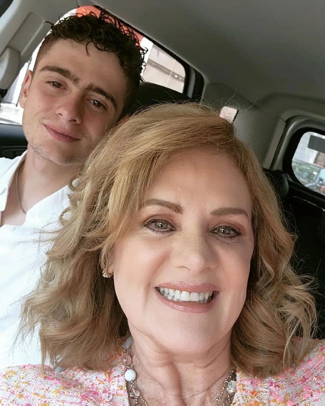 Por su parte, 
<a href="https://www.univision.com/famosos/erika-buenfil-hijo-nicolas-ernesto-zedillo-jr-agradecida">Erika Buenfil</a> dejó claro que mantiene una relación cordial con Ernesto Zedillo Jr., además de que respeta el hecho de que su hijo se interese por convivir con él.