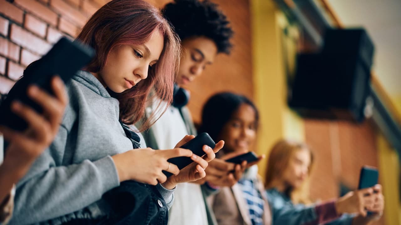 Texas prohíbe celulares en escuelas públicas: esto debes saber sobre la nueva ley HB 1481
