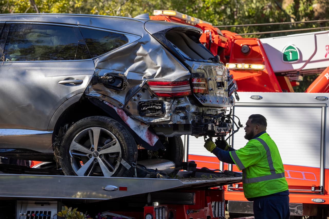 En carreteras con 
<a href="https://www.txdot.gov/inside-txdot/media-center/psas/distracted-driving/move-over-slow-down.html" target="_blank">límites de velocidad de 25 millas por hora o menos</a>, los conductores deben reducir su velocidad a 5 millas por hora.
<br>