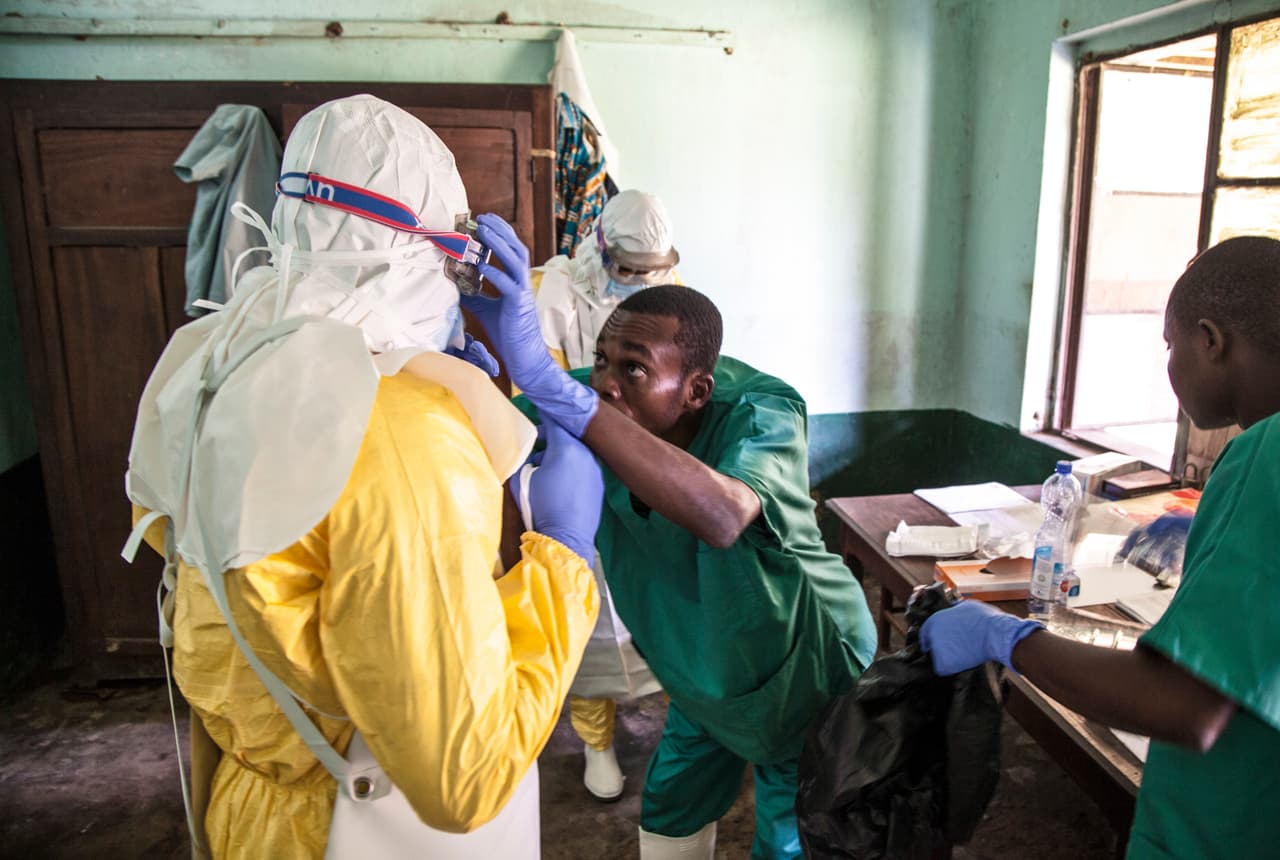 Las autoridades locales han aprendido las lecciones y están mucho mejor preparados para hacer frente a la amenaza: la OMS ya 
<a href="http://www.who.int/news-room/detail/17-05-2018-who-concerned-as-one-ebola-case-confirmed-in-urban-area-of-democratic-republic-of-the-congo">convocó</a> una reunión de emergencia y ha destinado fondos especiales.