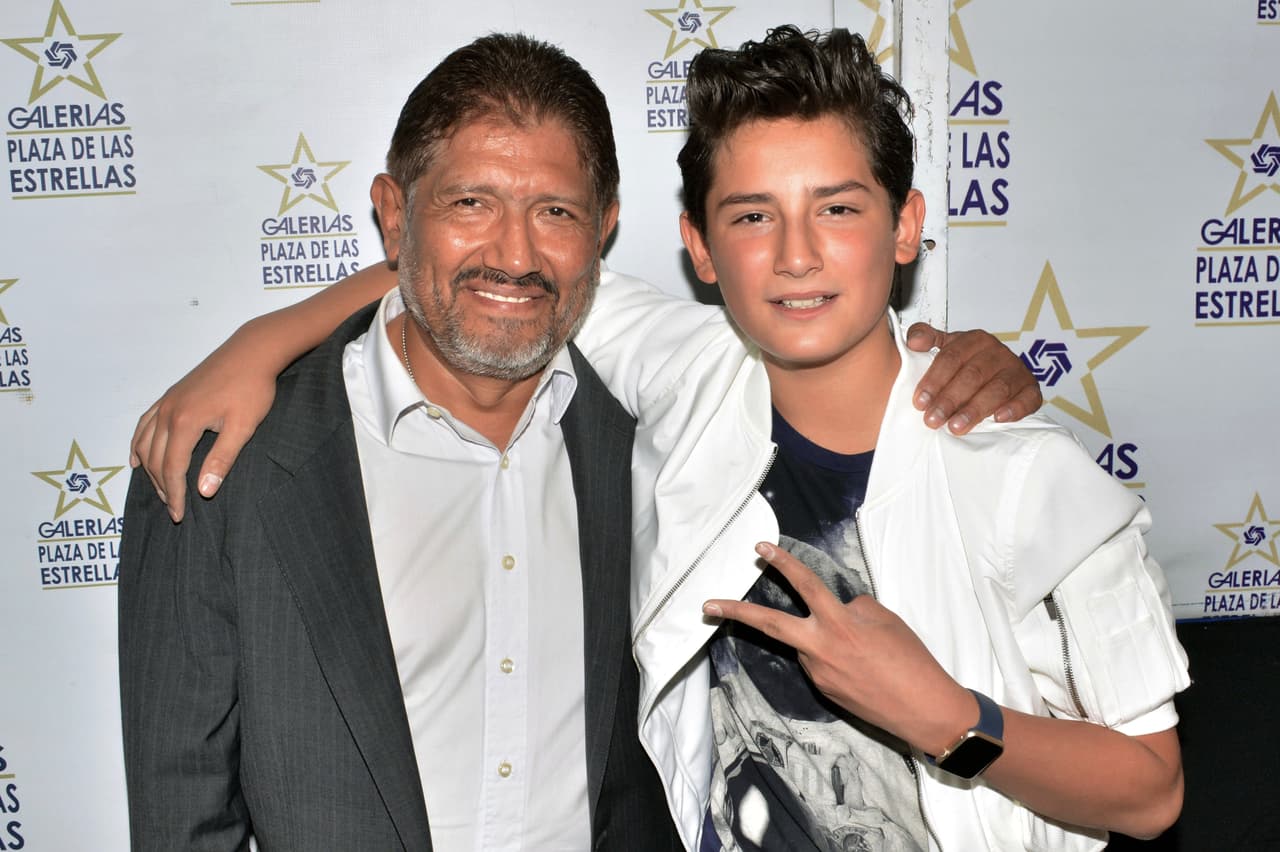 “Emilio tiene todo el parecido, tiene rasgos de Juan, su papá; en su sonrisa, en su ceja y aparte tiene la belleza de su mamá”, mencionó.