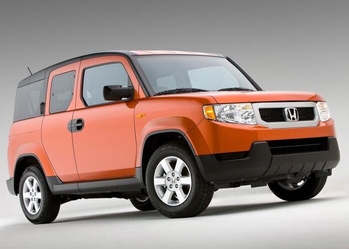 Honda Element, modelos 2003 a 2011. Para prevenir el robo del convertidor catalítico de tu auto, puedes estacionarte en lugares iluminados en los que el vehículo siempre sea visible, estaciona el auto de manera defensiva, de modo que los ladrones requieran más tiempo para cometer el robo, instala un dispositivo de protección.