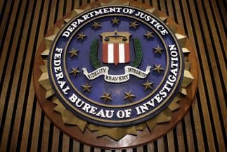El FBI advierte: publicar amenazas falsas contra escuelas en redes sociales puede llevar a prisión