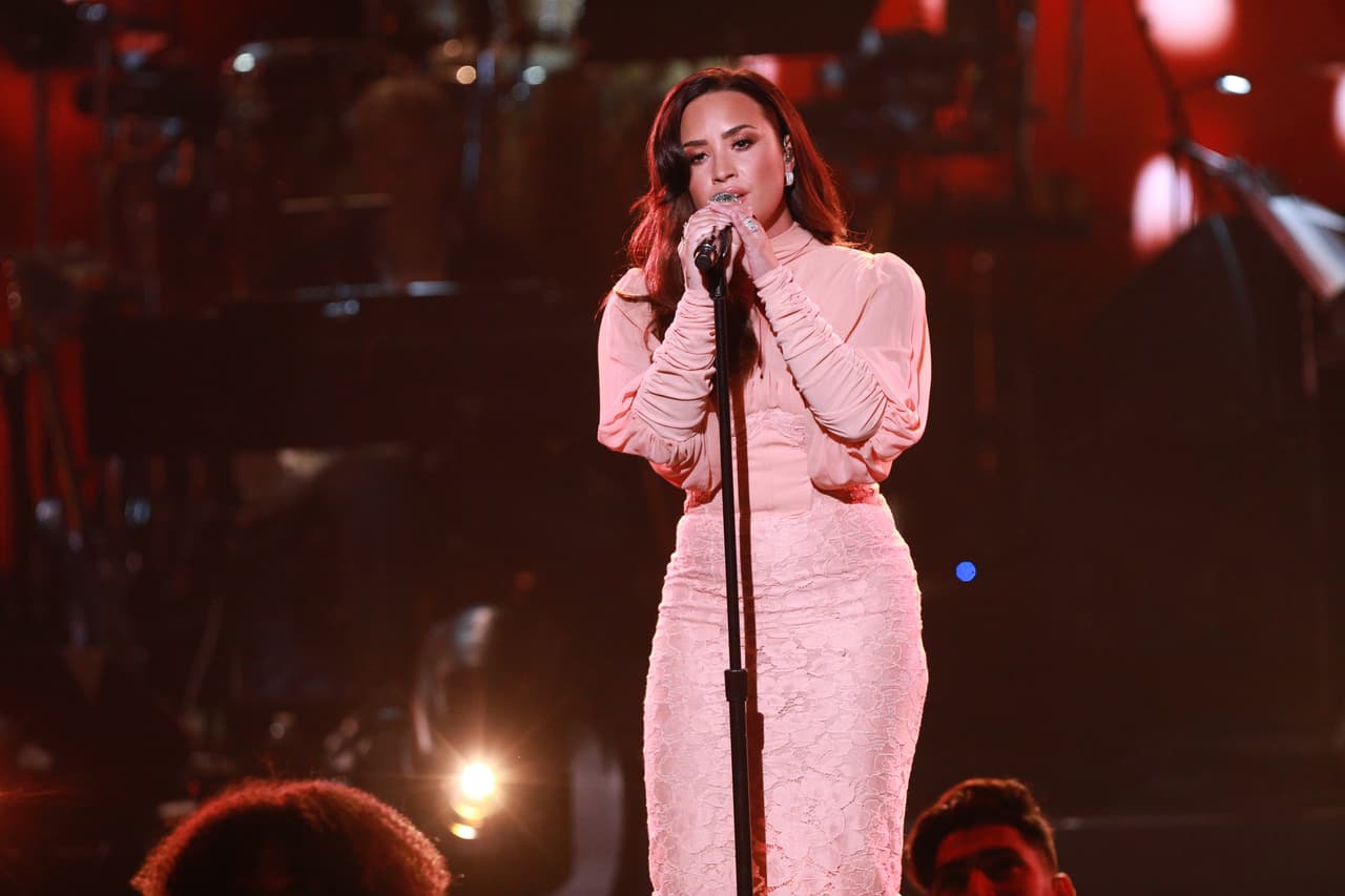 LOS ANGELES, CA - OCTOBER 14: In this handout photo provided by One Voice: Somos Live!, Demi Lovato performs onstage during "One Voice: Somos Live! A Concert For Disaster Relief" at the Universal Studios Lot on October 14, 2017 in Los Angeles, California. (Photo by Jordan Althaus/NBCUniversal/One Voice: Somos Live!/Getty Images)