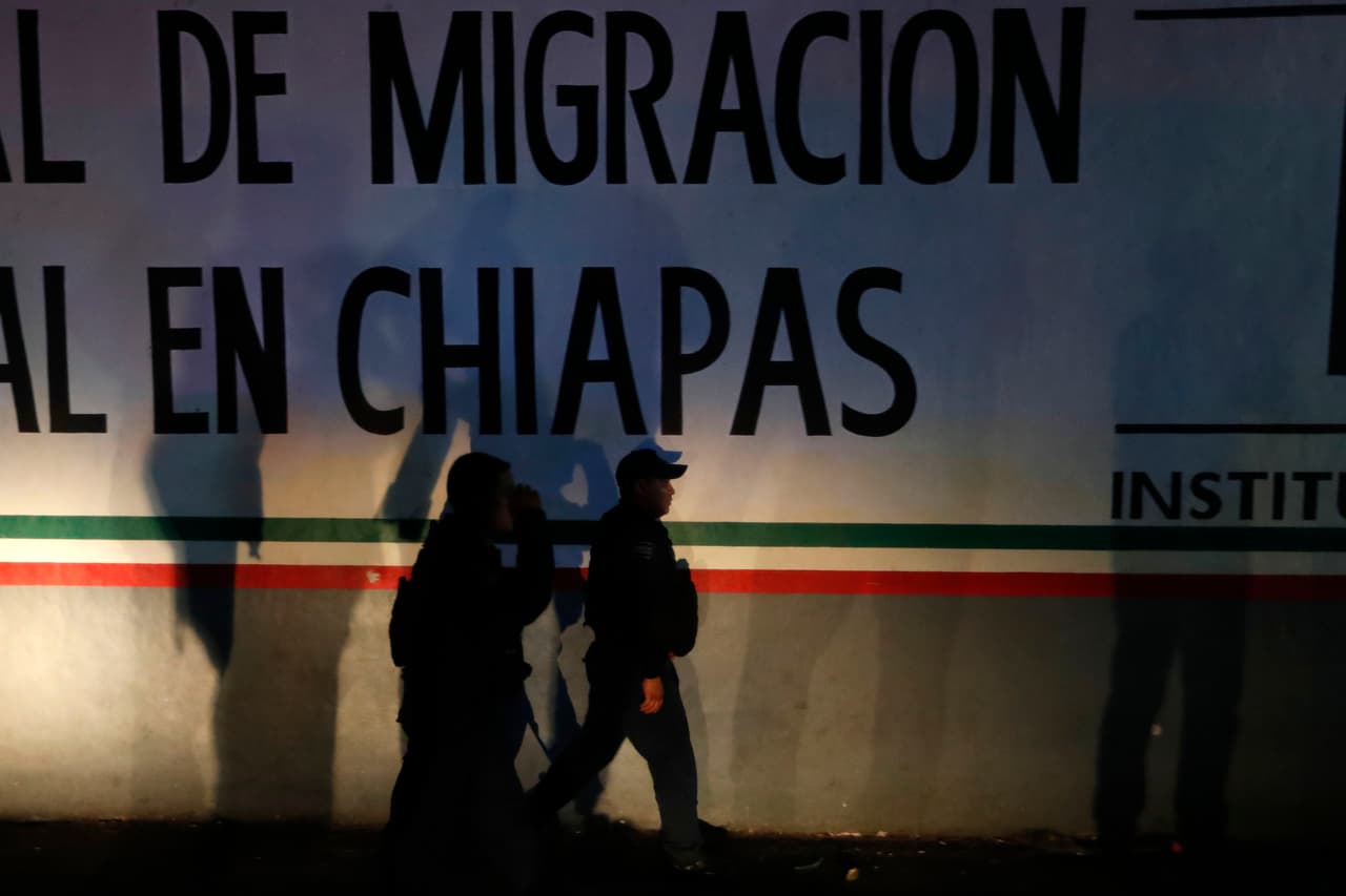 El Instituto Nacional de Migración (INM) dio a conocer la información en un comunicado, en el que señala a
<b> ciudadanos cubanos de promover la huida</b>. 
<br>