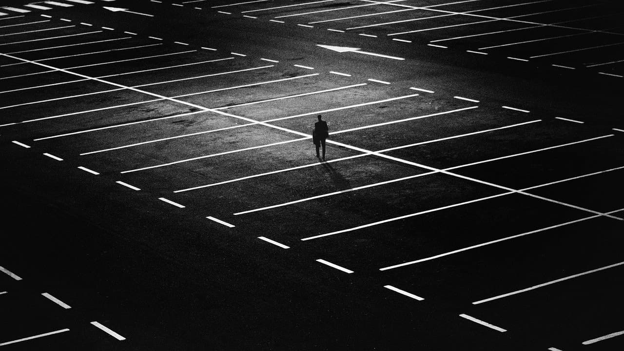 <h3 class="cms-H3-H3">Consejos de seguridad</h3>
<br>Estaciónate en áreas transitadas e iluminadas ya que los ladrones las evitan para no ser reconocidos.
<br>