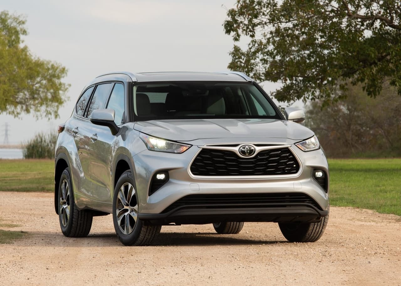 <h3 class="cms-H3-H3"><b>20. Toyota Highlander Hybrid</b></h3>
<br>
<br>
<b>Tiempo promedio que le toma en venderse:</b> 30.9 días
<br>
<b>Precio promedio:</b> 46,626 dólares