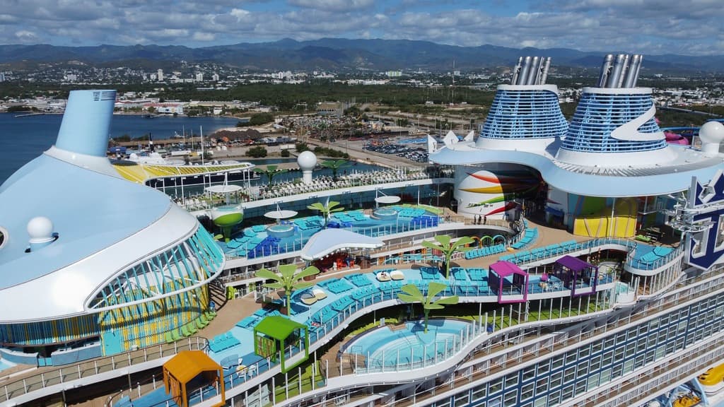 Tiene el parque acuático más grande en alta mar, con seis toboganes, la piscina más grande en un crucero y 40 conceptos “que redefinen la gastronomía”, entre otras novedades.