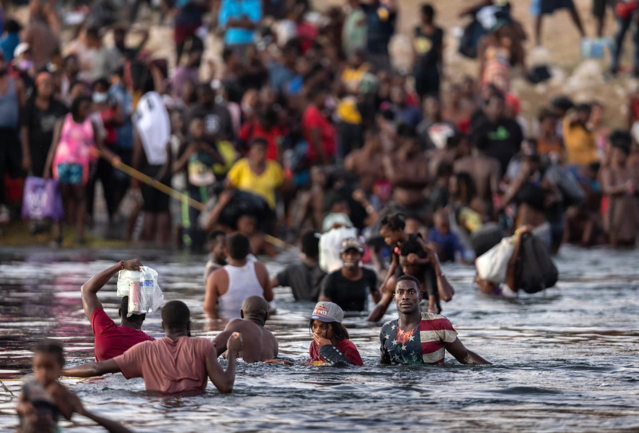 Organizaciones urgen restaurar el debido proceso en la frontera para los haitianos que piden asilo