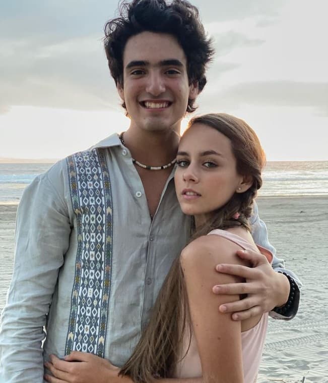 El hijo de la actriz 
<b>Mayrín Villanueva, </b>mostró al galán que lleva dentro para celebrar y cautivar a su novia 
<b>Azul Guaita por dos años de relación. </b>
<br>