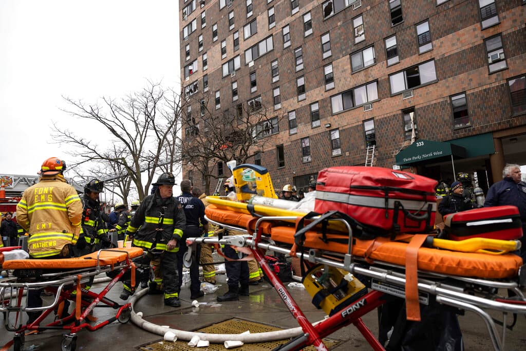 La gobernadora de Nueva York, Kathy Hochul, aseguró que incluirá
<b> un fondo de ayuda para las víctimas</b> en su nuevo presupuesto.