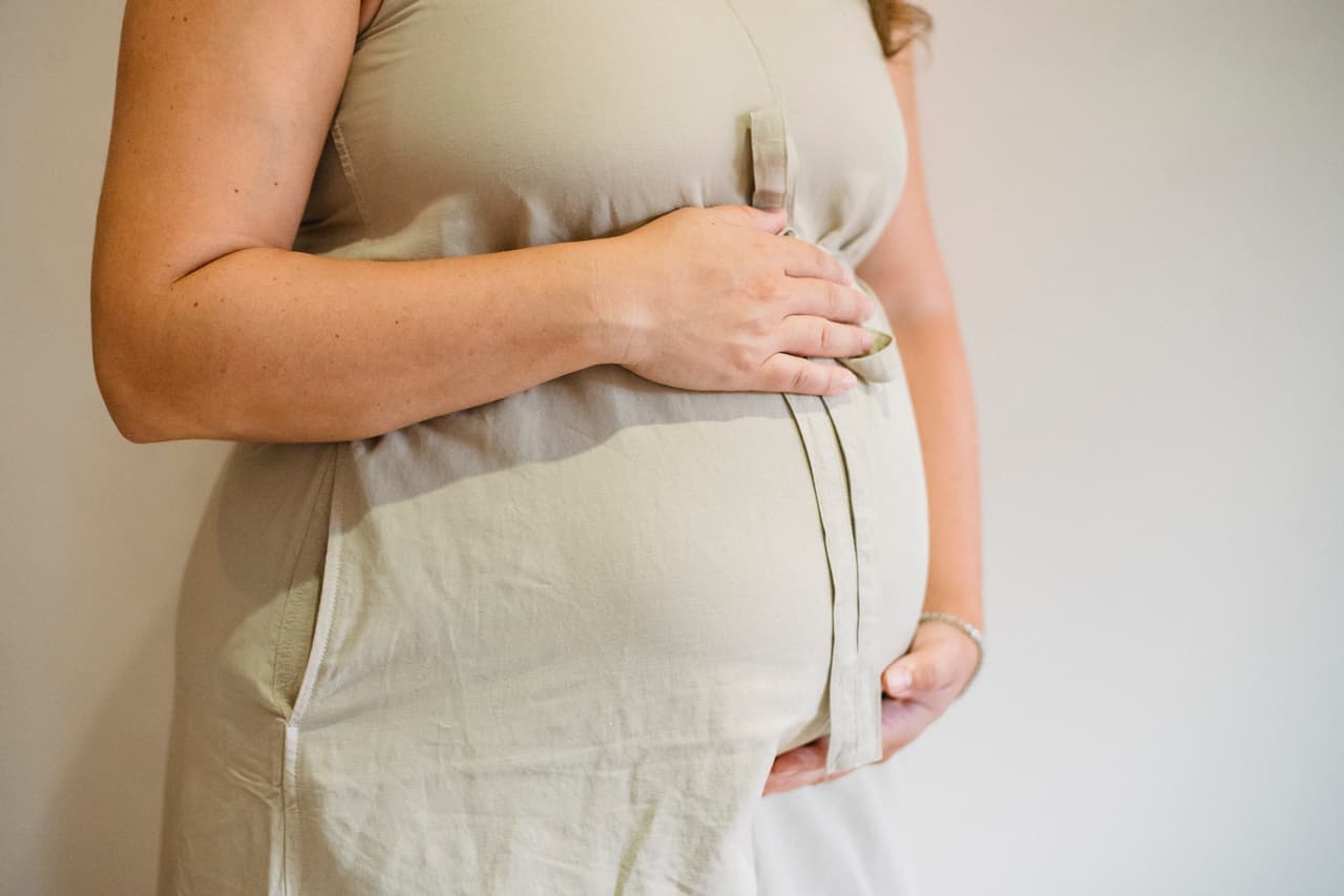 Las mujeres embarazadas no vacunadas en el área del condado de Austin-Travis están siendo hospitalizadas con coronavirus a tasas cada vez mayores, de acuerdo con autoridades de salud.