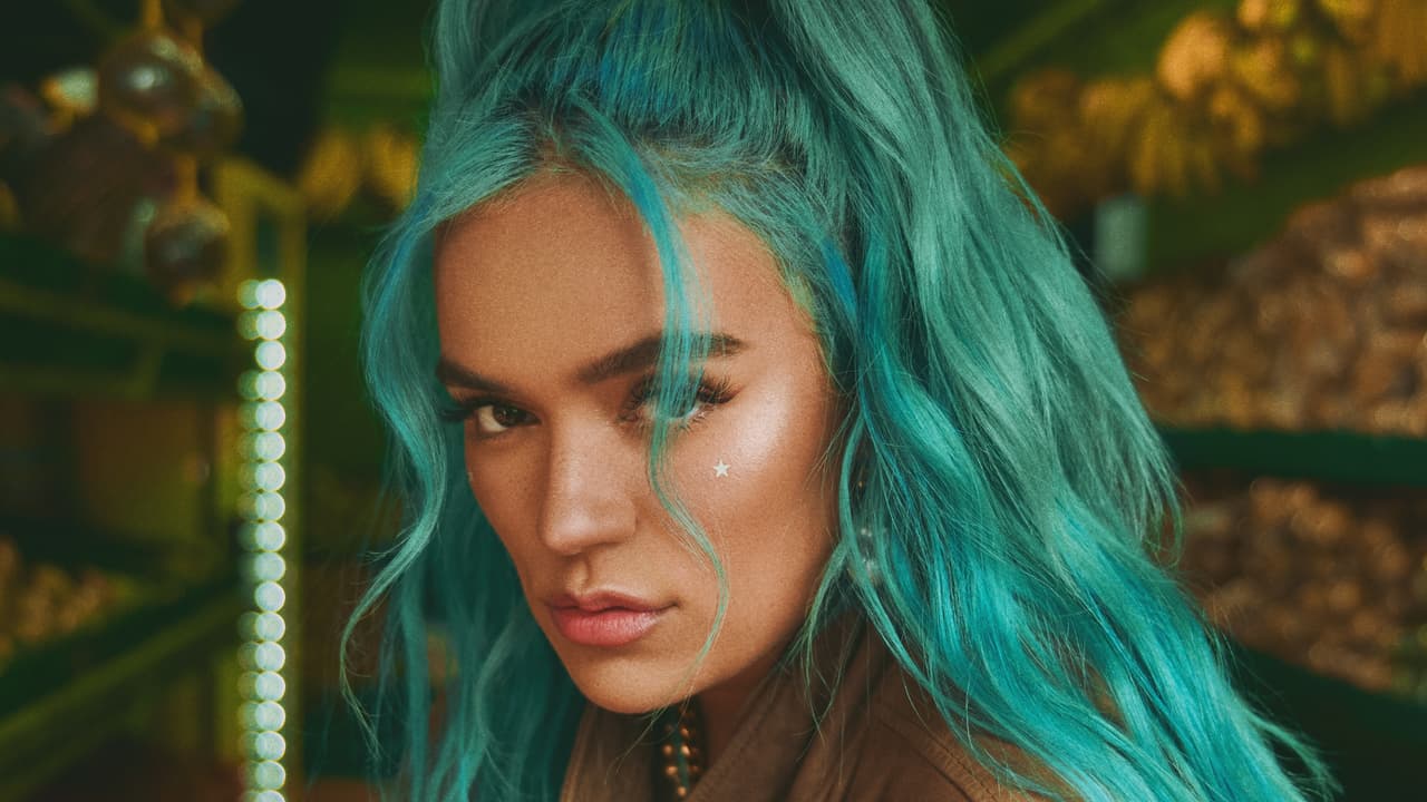 <h3 class="cms-H3-H3"><b>Karol G </b></h3>
<br>
<b>9 nominaciones</b>
<br>Artista Premio Lo Nuestro Del Año 
<br>Álbum Del Año
<br>Canción Del Año
<br>Colaboración ‘Crossover’ Del Año
<br>Canción Del Año – Pop-Urbano/Dance
<br>Artista Femenino Del Año – Urbano
<br>Canción Del Año – Urbano
<br>Colaboración Del Año – Urbano 
<br>Álbum Del Año – Urbano
<br>
