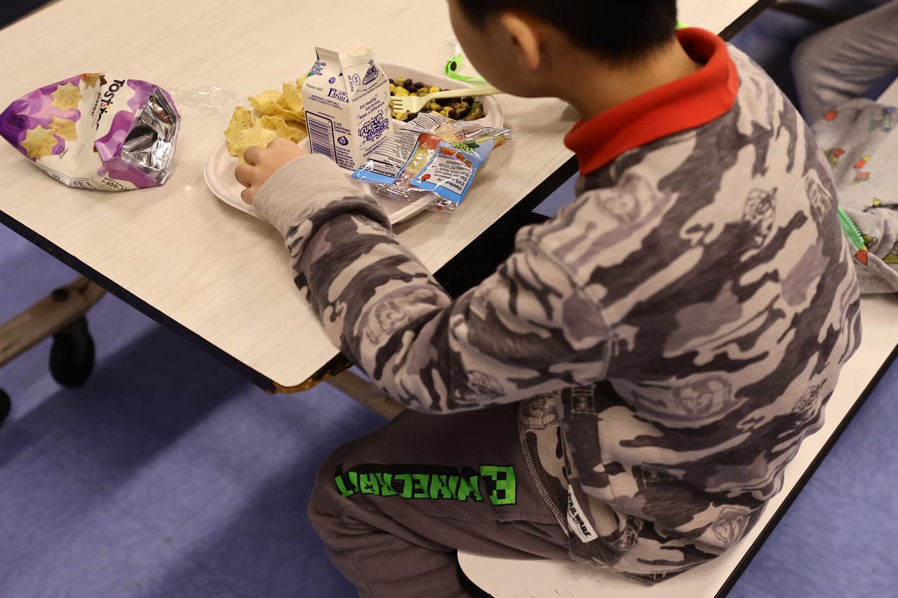 Si quieres conocer más información al respecto, puedes visitar la página oficial del 
<a href="https://www.cde.ca.gov/ls/nu/sn/cauniversalmeals.asp" target="_blank">Departamento de Educación de California</a>. 
<br>