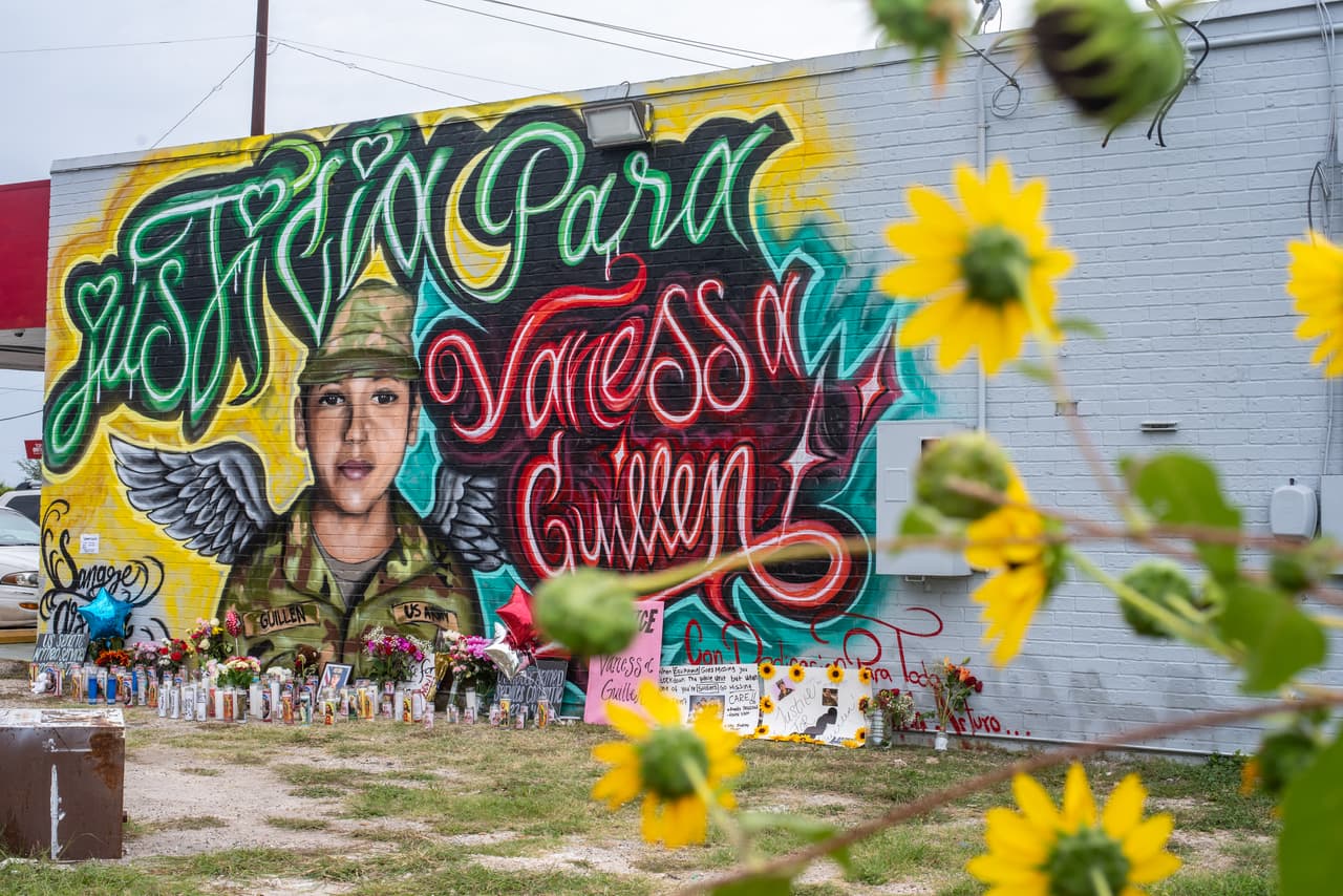 El mural fue realizado durante el fin de semana. Su realización tomó dos días de trabajo continuo.
