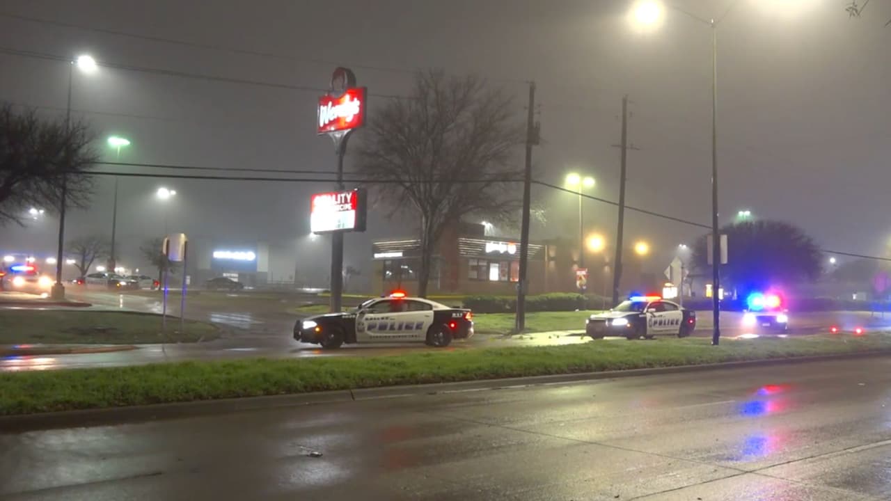 El Departamento de Policía de Dallas insta a 
<b>cualquier persona con información relevante sobre este incidente a que se ponga en contacto con las autoridades </b>para ayudar en la investigación.