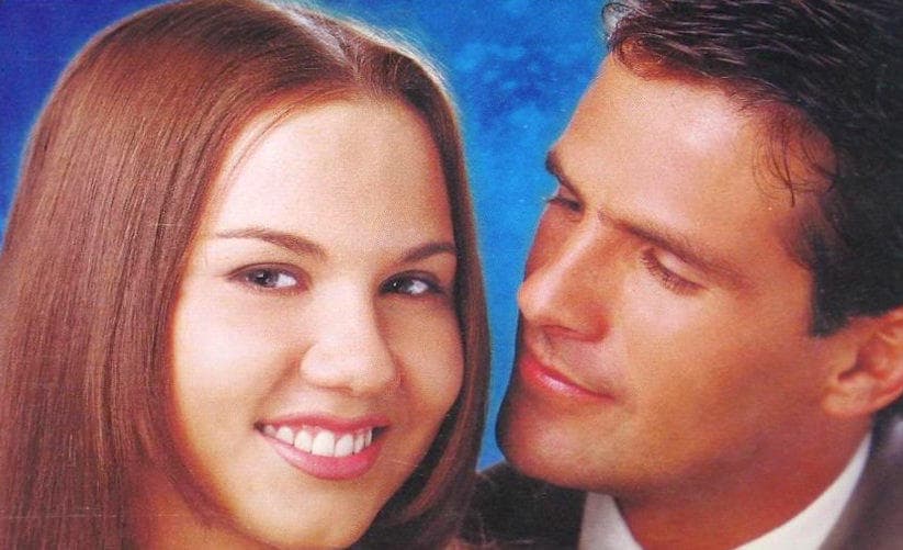 El amor entre 
<b><a href="http://www.univision.com/temas/michelle-vieth">Michellle Vieth</a> </b>y 
<b>Héctor Soberón</b> nació en plena grabación de la telenovela 
<b>'Mi pequeña traviesa'</b> en el año de 1997, pero no fue hasta años más tarde que aceptaron su relación sentimental, pues ella era 15 años menor que el actor.