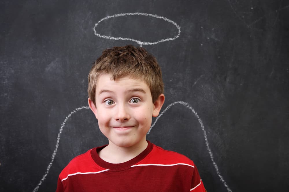 Pero a fin de cuentas, un niño de Piscis suele ser un angelito. Como son muy nobles y sentimentales, también querrán ayudar en todo lo posible. Mostrarán mucha compasión y ternura ante todo, queriendo ayudar a los demás como puedan, así que son muy buenos hermanos mayores, procurando que sus hermanitos siempre estén bien. También son muy sabios y comprensivos, con mucha creatividad y curiosidad.