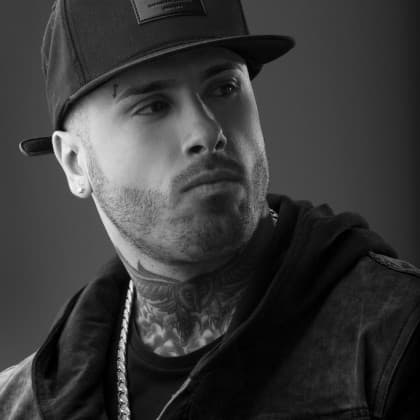 El cantante de origen puertorriqueño Nicky Jam tuvo un pasado muy difícil, pues tuvo que superar problemas económicos, de drogas y sobrepeso.