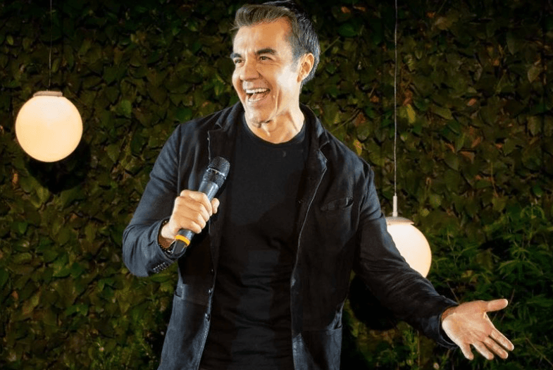 Este 8 de septiembre el comediante mexicano 
<b>Adrián Uribe</b> está de manteles largos por su cupleaños 49 y para festejarlo te compartimos algunos datos curiosos de su vida y trayectoria que quizá no conocías.