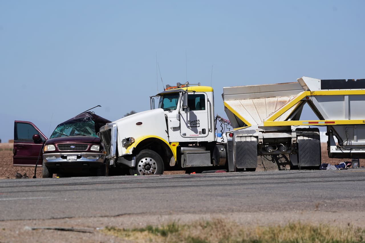 De acuerdo con un miembro de la policía vial de California, Jack Sanchez, en declaraciones a USA Today, el SUV implicado en el accidente es un Ford Expedition, modelo que admite ocho pasajeros como máximo, según la página del constructor.