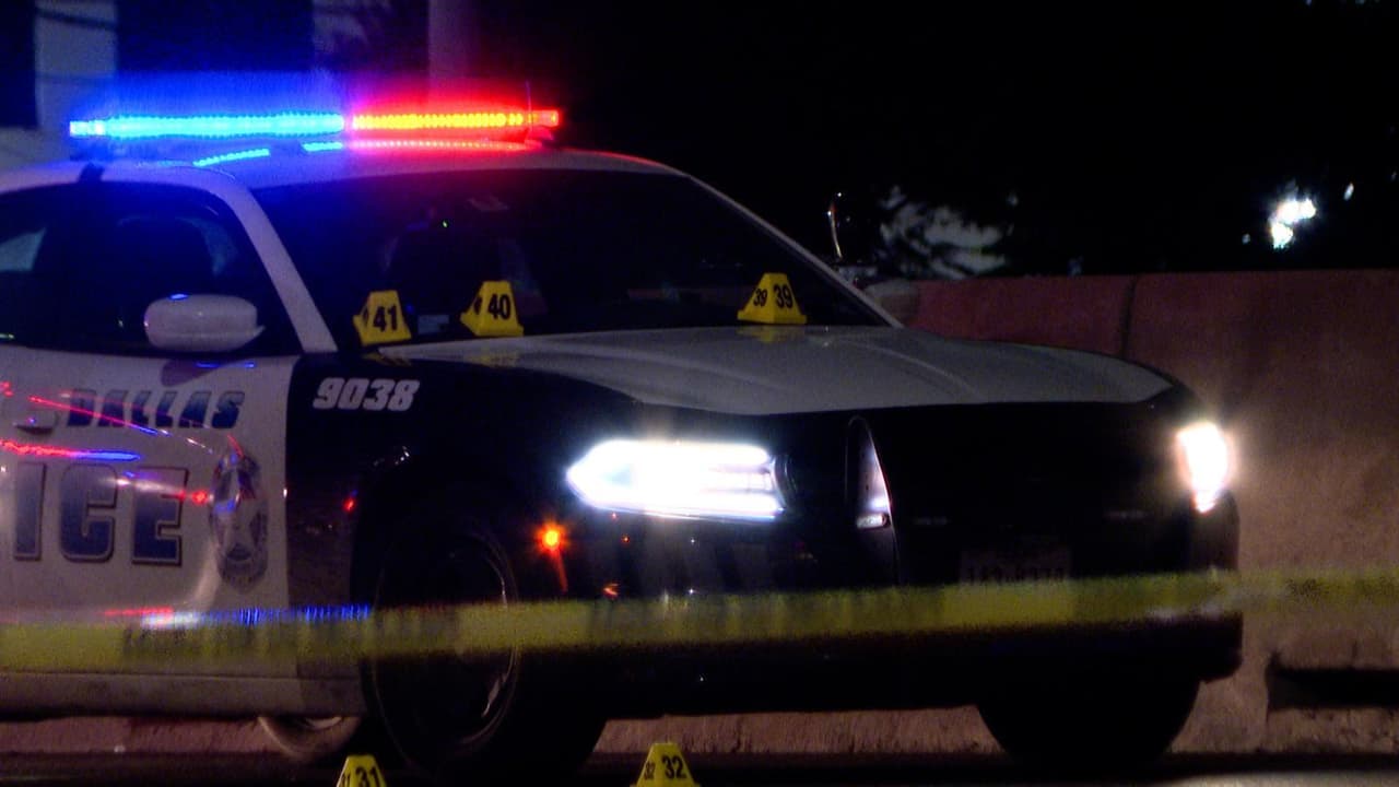 Un policía muerto y otros dos heridos tras un tiroteo con un sospechoso en Oak Cliff