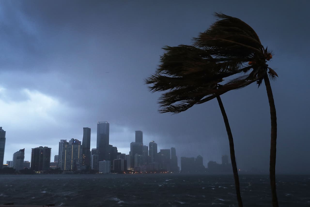 <h3 class="cms-H3-H3">9. Florida</h3>
<br>
<br>➡️ 
<b>Costo per cápita de los desastres:</b> $390
<br>
<br>➡️ 
<b>Habitantes:</b> 21.7 millones.
<br>
<br>➡️ 
<b>Algunos desastres ocurridos en los últimos 10 años: </b>Huracán Irma (2017), huracán Michael (2018). 
<br>