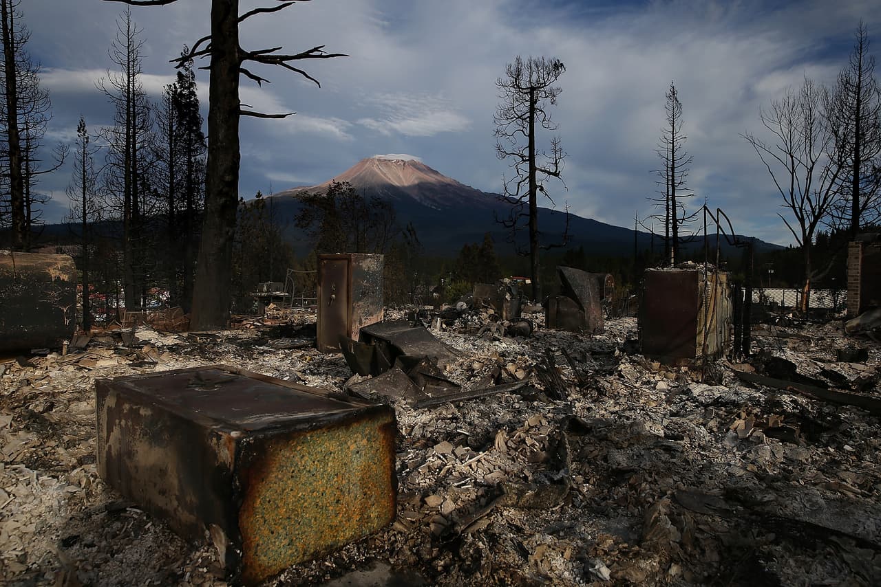 <b>Puesto 5: Mount Shasta, California, Índice de amenaza general: 178. </b>Ubicado en el norte del estado, dentro del condado de Siskiyou, es uno de los volcanes activos que preocupan a los científicos de USGS. Este monte alcanza una altura de 14,179 pies (4,321 metros), y es el segundo pico más alto de la Cordillera de las Cascadas. Su última erupción fue en 1786.