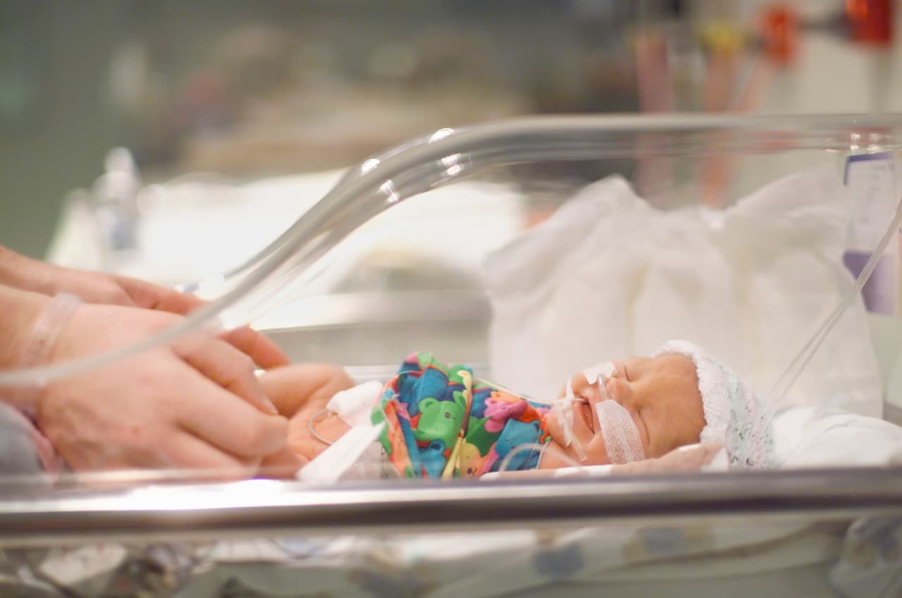 Cada año nacen en el mundo 18 millones de bebés prematuros. De esos, poco más de un millón muere por esta condición.