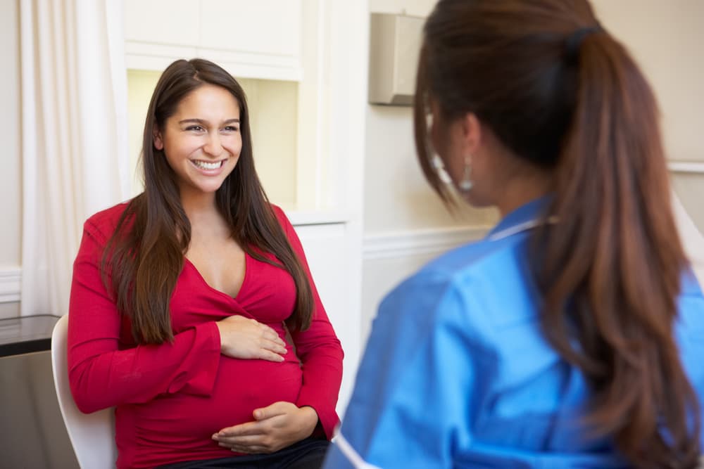 Por el otro lado, también podría significar la ansiedad o preocupación que tienes por la responsabilidad enorme de recibir un hijo, de estar constantemente pensando si lo harás bien, o hasta el miedo de que algo no salga según lo planeabas o pensaste.